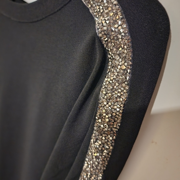 Black top with sparkly arm stripe - Picture 4 of 4